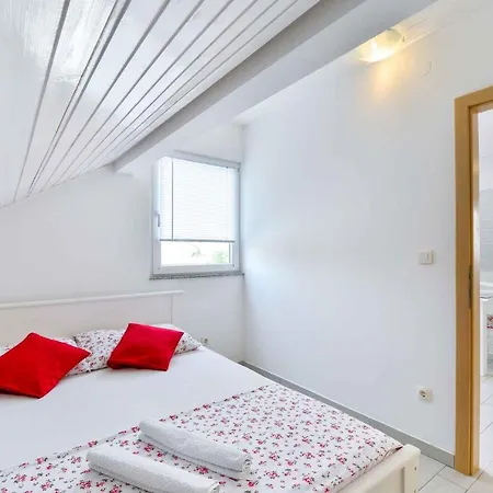 In - Insel 41282 Apartamento *